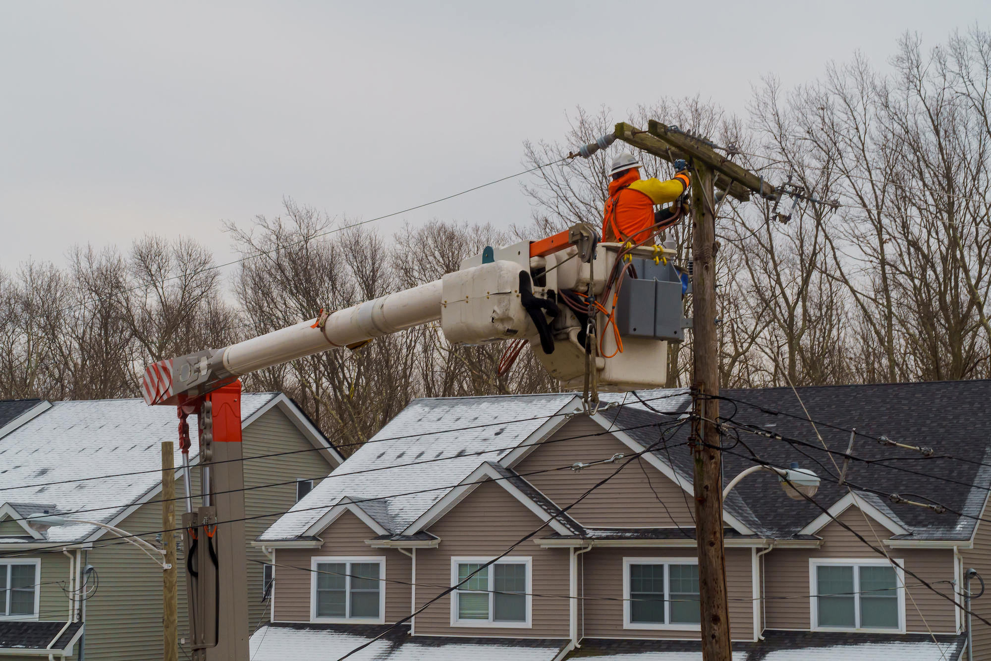 You are currently viewing Injuries to Linemen Repairing Electric Lines